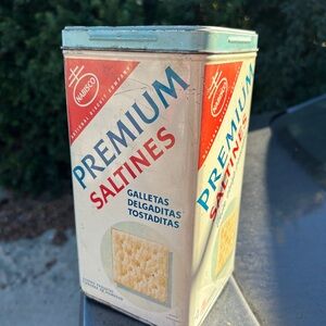 Vintage saltine cracker tin container